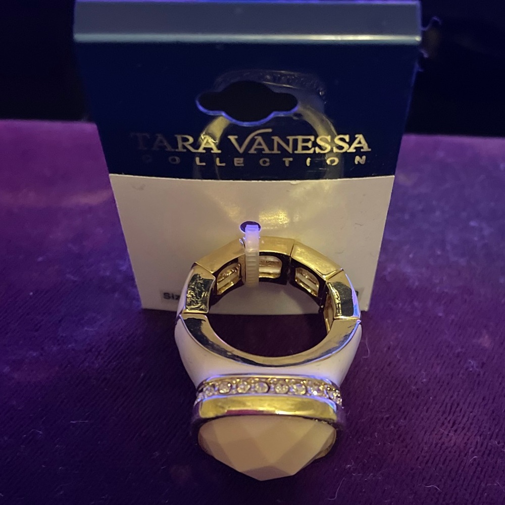 Fashion ring